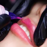 Dudak Renklendirme Nedir? Kalıcı Dudak Makyajı ve Lip Blush Rehberi